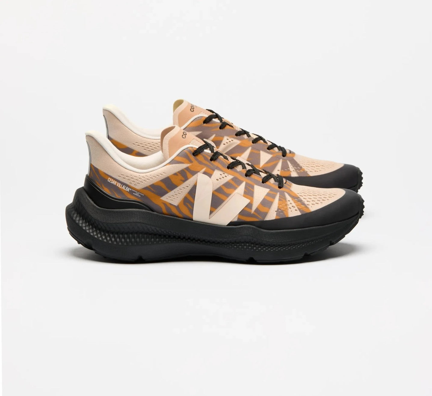 CONDOR 3 ADVANCED VEJA X CESAR VILLALBA AREIA CASHEW OURO