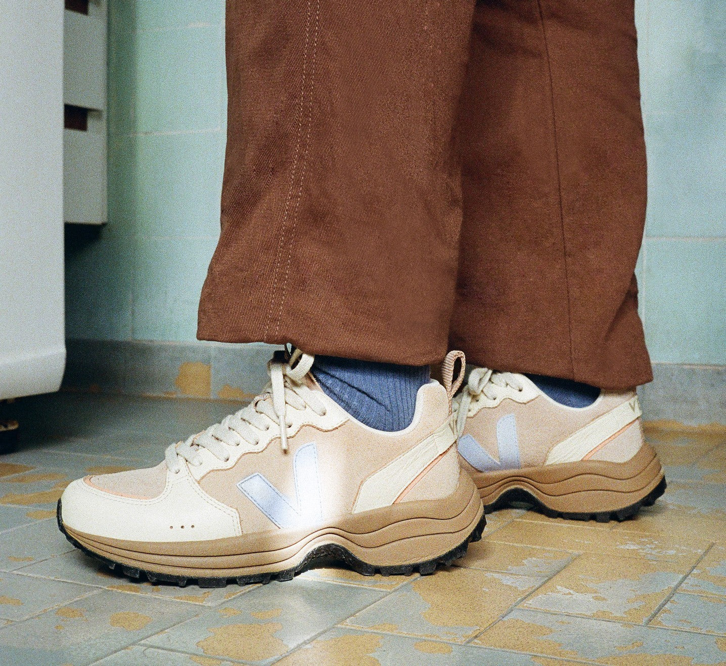 VENTURI SUEDE ALMOND SWAN - Imagem 5